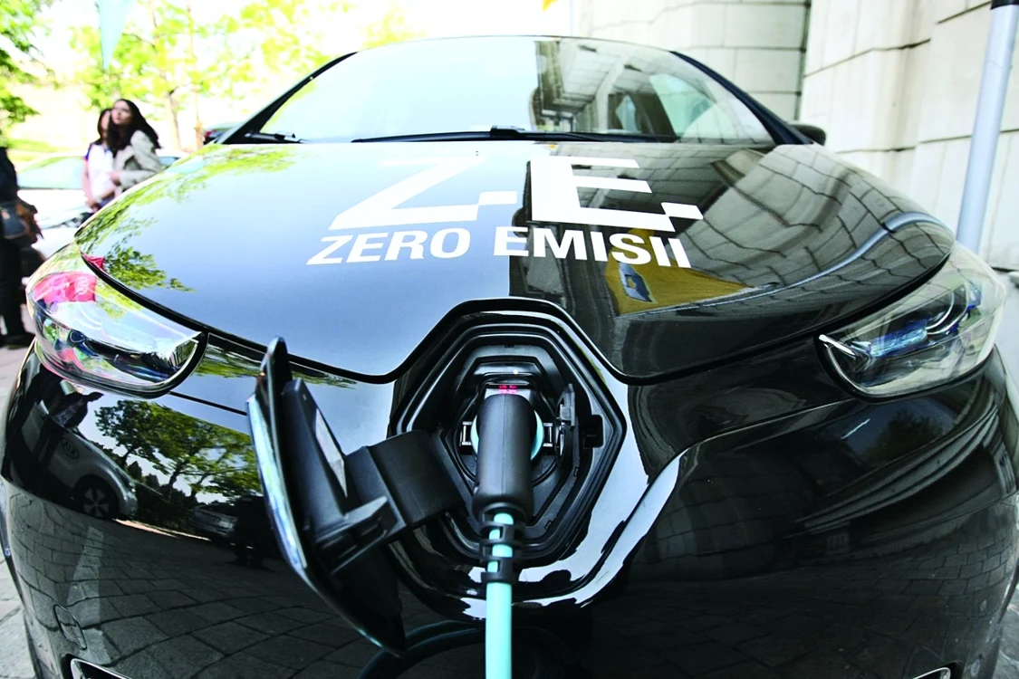 Preţul unui BMW i8 depăşeşte 120.000 de euro, iar „ecotichetul” prevede acordarea unei subvenţii de 4.500 de euro FOTO Dorin Constanda