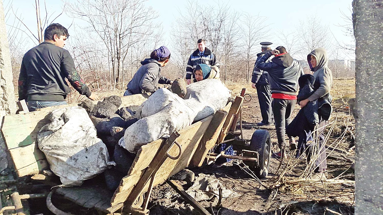 Poliţiştii locali  au întrerupt  momentan „mineritul”