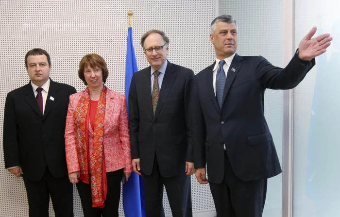 Premierul sârb, Ivita Dacici, Lady Catherine Ashton şi prim-ministrul kosovar, Hashim Thaci