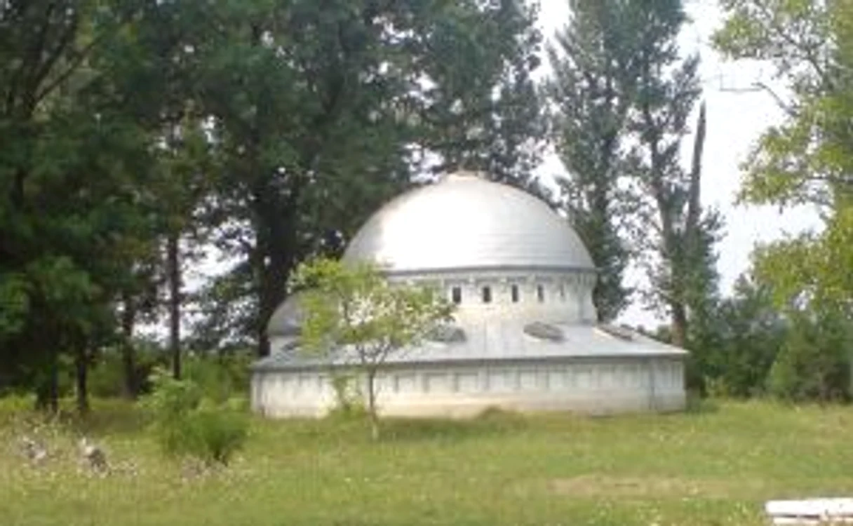 Clădirea care pare OZN 2 (Foto: Romanian UFO Network)