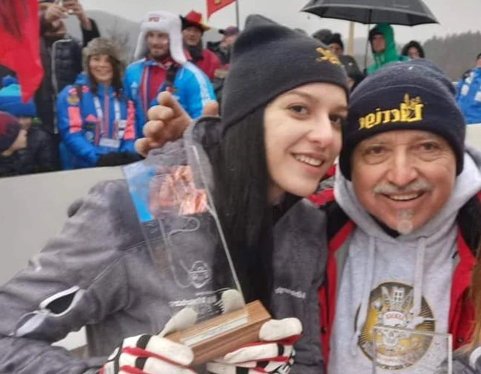 Ioana Gheorghe, alături de antrenorul Paul Neagu, după un succes obținut la începutul anuluiFOTO: Facebook