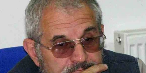 Viorel Marineasa este scriitor, jurnalist şi cadru didactic universitar. FOTO: alexandruseres.com