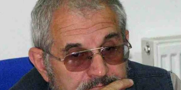 Viorel Marineasa este scriitor, jurnalist şi cadru didactic universitar. FOTO: alexandruseres.com