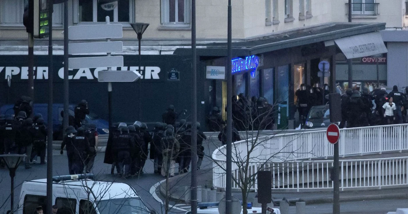 Atentat terorist în Franţa. Asaltul turupelor speciale franceze pentru eliberarea ostaticilor ţinuţi de teroristul Amedy Coulibalz într-un magazi de produse kuşer