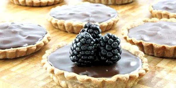 Mini tarte cu ciocolată