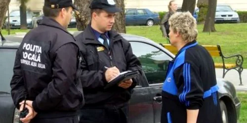 Poliţiştii locali au evacuat gruparea de romi foto Arhivă