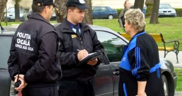 Poliţiştii locali au evacuat gruparea de romi foto Arhivă