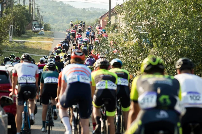 Cicliștii pedalează în zona Lugoj FOTO Cupa Max Ausnit