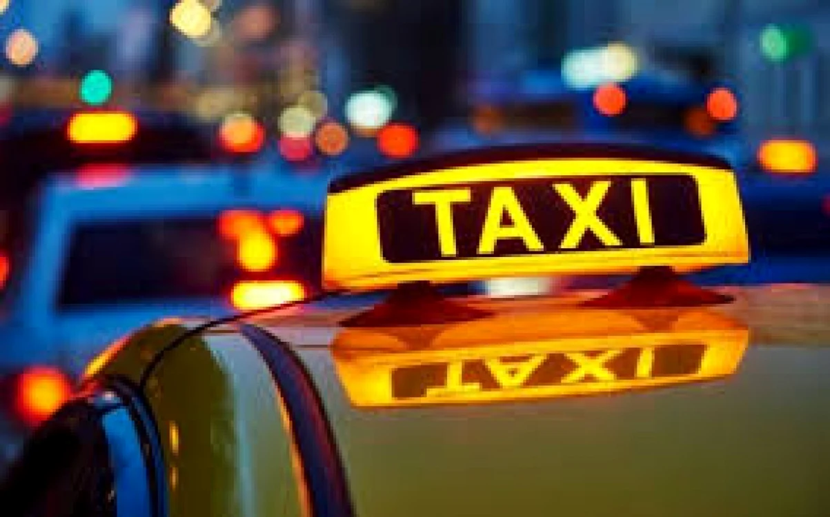În urma verificărilor efectuate, poliţiştii au
constatat că bărbatul nu deţine atestat de pregătire profesională de taximetrist.