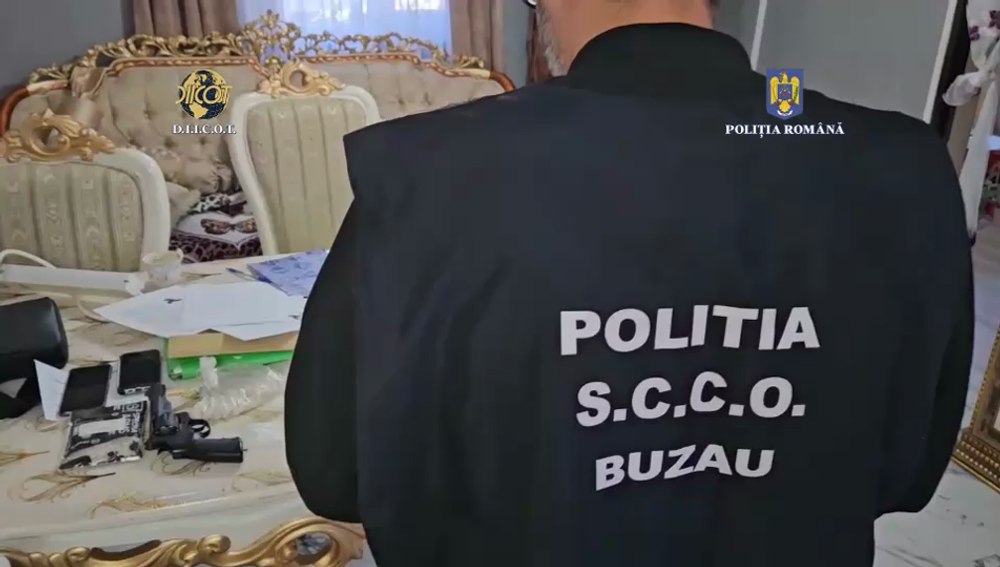 Șase traficanți de droguri de mare risc, reținuți de procurori. Cât cereau pentru o doză și ce au găsit oamenii legii la percheziții