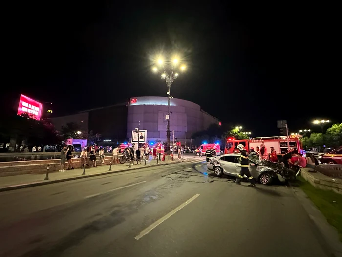 Accident grav în Piața Unirii din Capitală FOTO: ISU