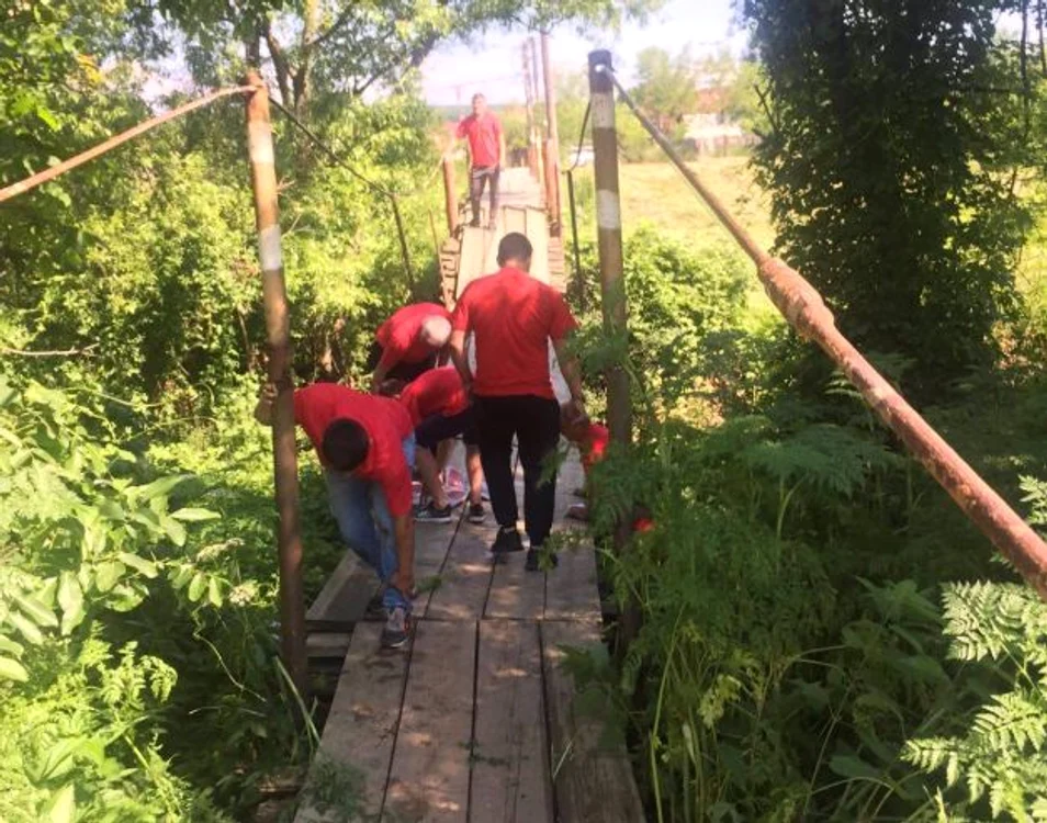
    Zece persoane au fost rănite în localitatea Plopufoto: ph-online.ro  