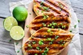 Piept de pui cu sos lime  Sursa foto shutterstock 351100109 jpg