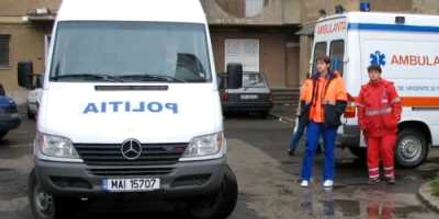 Răniţii au fost preluaţi de echipajele medicale.
