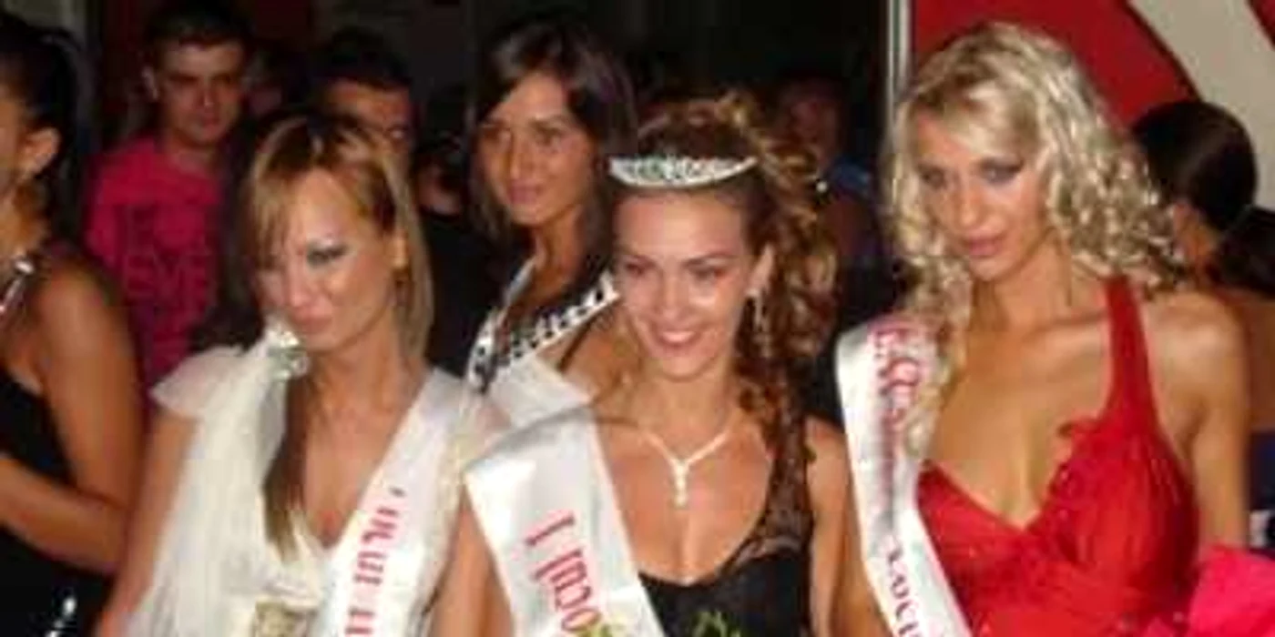 Oradea: Miss Heat 2009 a câștigat 1.200 de euro, peste noapte (GALERIE FOTO)