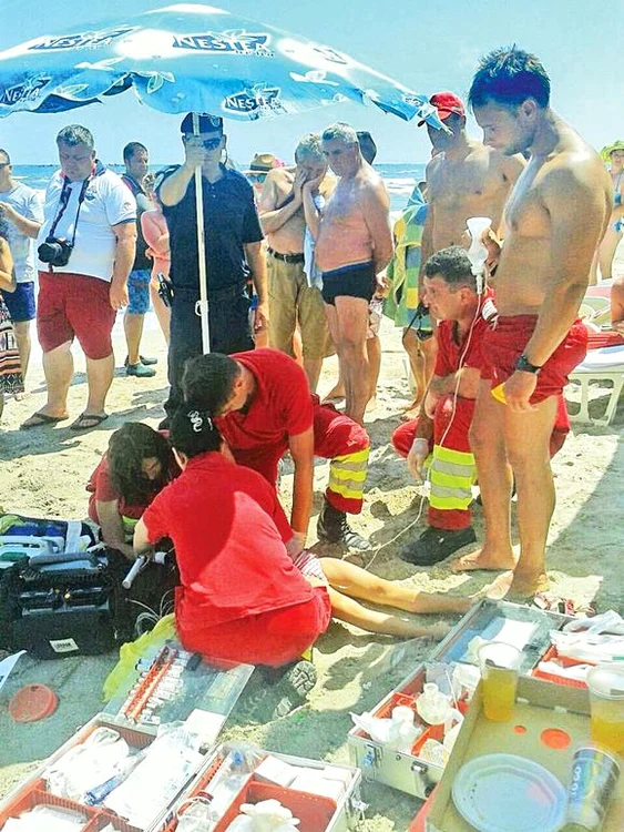 
    Medicii s-au luptat zeci de minute s-o salveze pe fetiţă, însă, totul a fost in zadar  