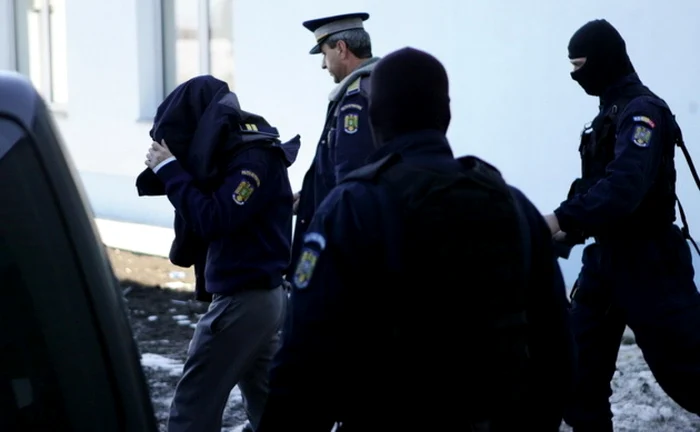 Ofiţerul va fi prezentat la Tribunalul Dolj cu propunerea de arestare preventivă