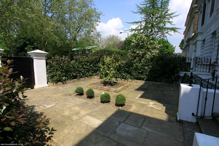 amywinehouseexternal3 jpeg