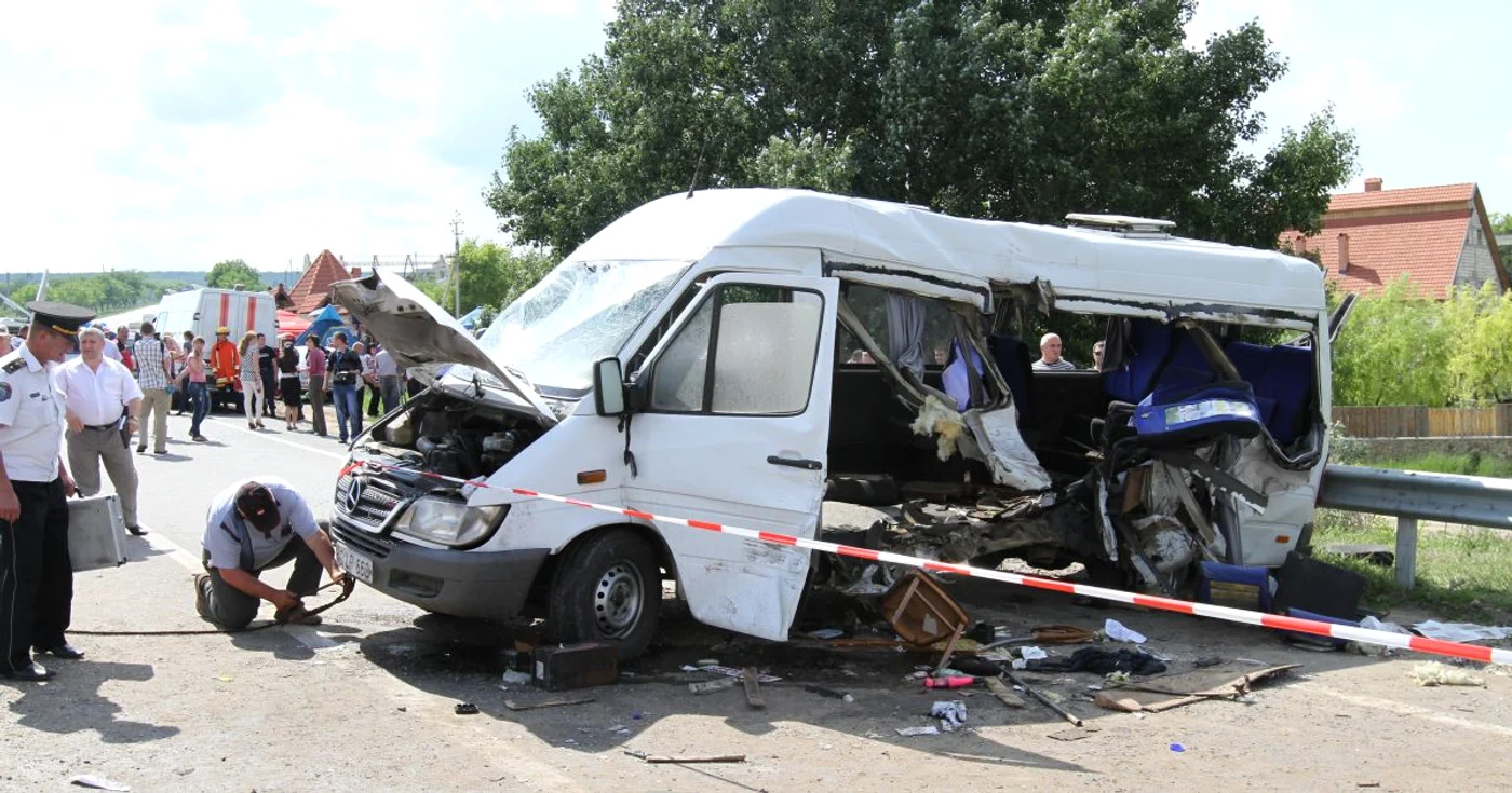 Accidentul a avut loc la ieșirea din Ialoveni. Foto de Eduard Bâzgu