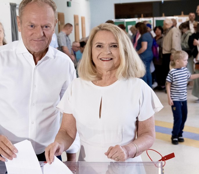 LIVE TEXT Polonia votează. Prezența la urne la prânz, mai mare decât în ​​primul tur. ”Nu așteptați până seara pentru a vota. Se anunță furtuni și ploi”, îndeamnă premierul Tusk