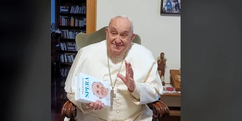 Papa Francisc a debutat pe TikTok Foto Captură Video librimondadori jpg