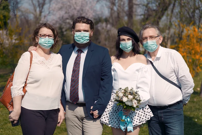 Navi și Andrei Grigore s-au căsătorit luna trecută. La cununia civilă au participat doar părinții lui Andrei și un fotograf