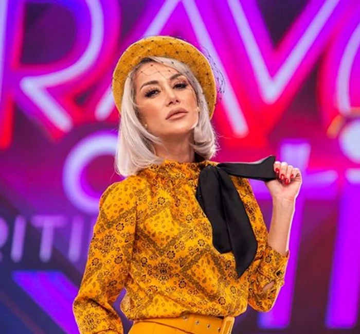 Raluca Bambi a optat pentru o ţinută galben-muştarFoto: arhivă personală