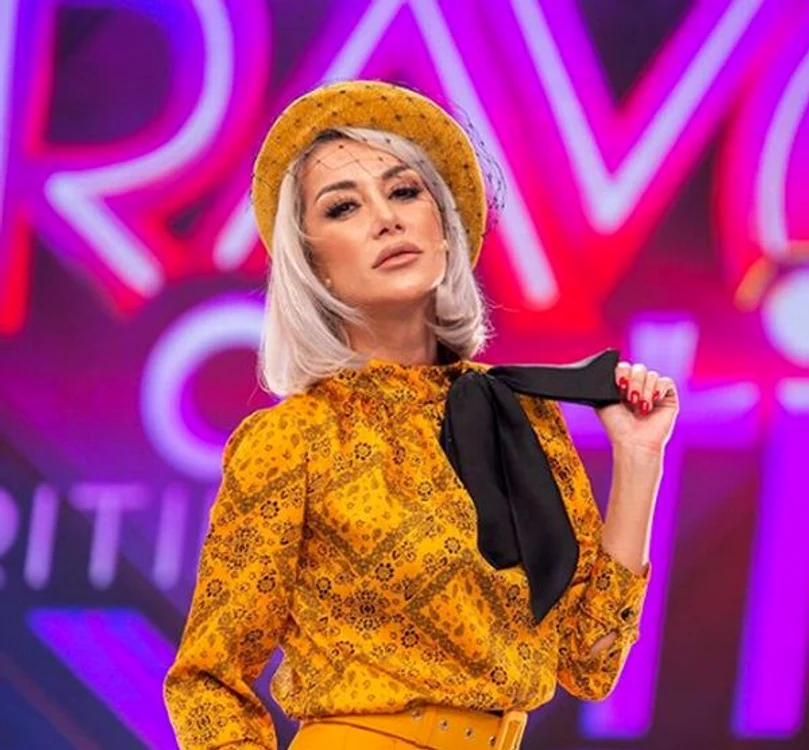 
    Raluca Bambi a optat pentru o ţinută galben-muştarFoto: arhivă personală  