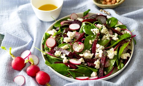 Salata sfecla  Sursa foto shutterstock 2411451133 jpg
