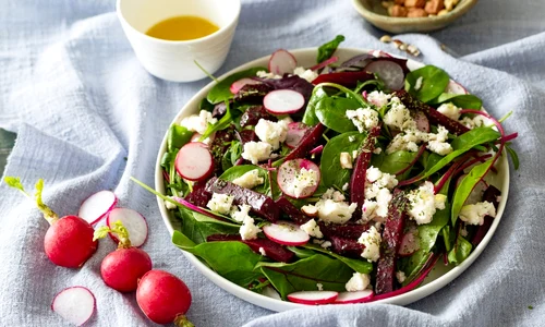 Salata sfecla  Sursa foto shutterstock 2411451133 jpg
