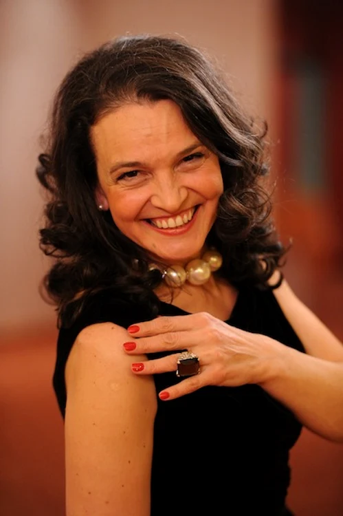 +50 - Ileana Şipoteanu (53 de ani) n-a apelat  niciodată la chirurgie  şi la injecţii