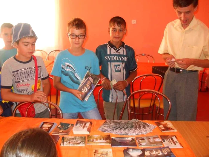 Elevii aflaţi în tabără, în vizită la Memorialul N. Bălcescu