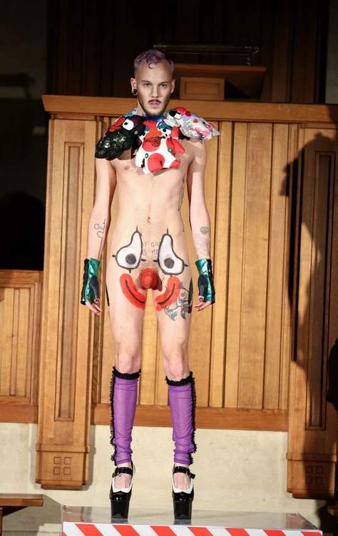 
    Bas Koster la London Fashion Week (Foto: Guliver/Camera Press  