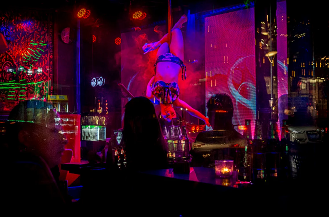 
    O dansatoare de striptease a fost invitată la petrecerea de sfârșit de an a unor eleviFoto: Getty  
