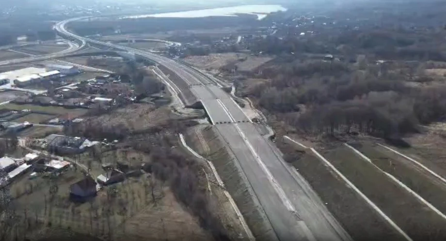 Prima autostradă peste Carpați avansează rapid: tronsonul Tigveni–Curtea de Argeș ar putea fi deschis cu șase luni mai devreme