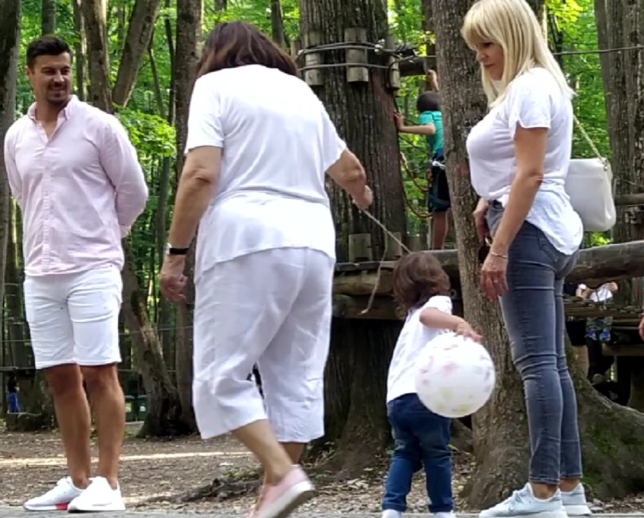 Familia completă a Elenei Udreafoto: BLITZ