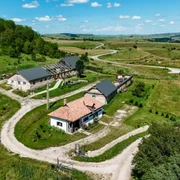 Proprietate de  880.000 de dolari în Mănăstireni, județul Cluj foto sothebysrealty.com