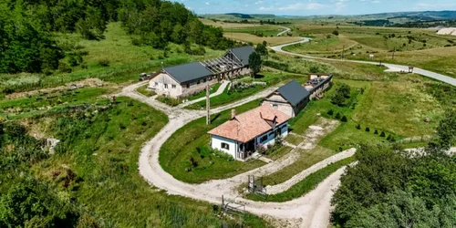 Proprietate de 880.000 de dolari în Mănăstireni, județul Cluj foto sothebysrealty.com