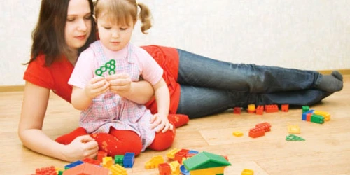 Cu LEGO îi veţi stimula copilului logica şi imaginaţia