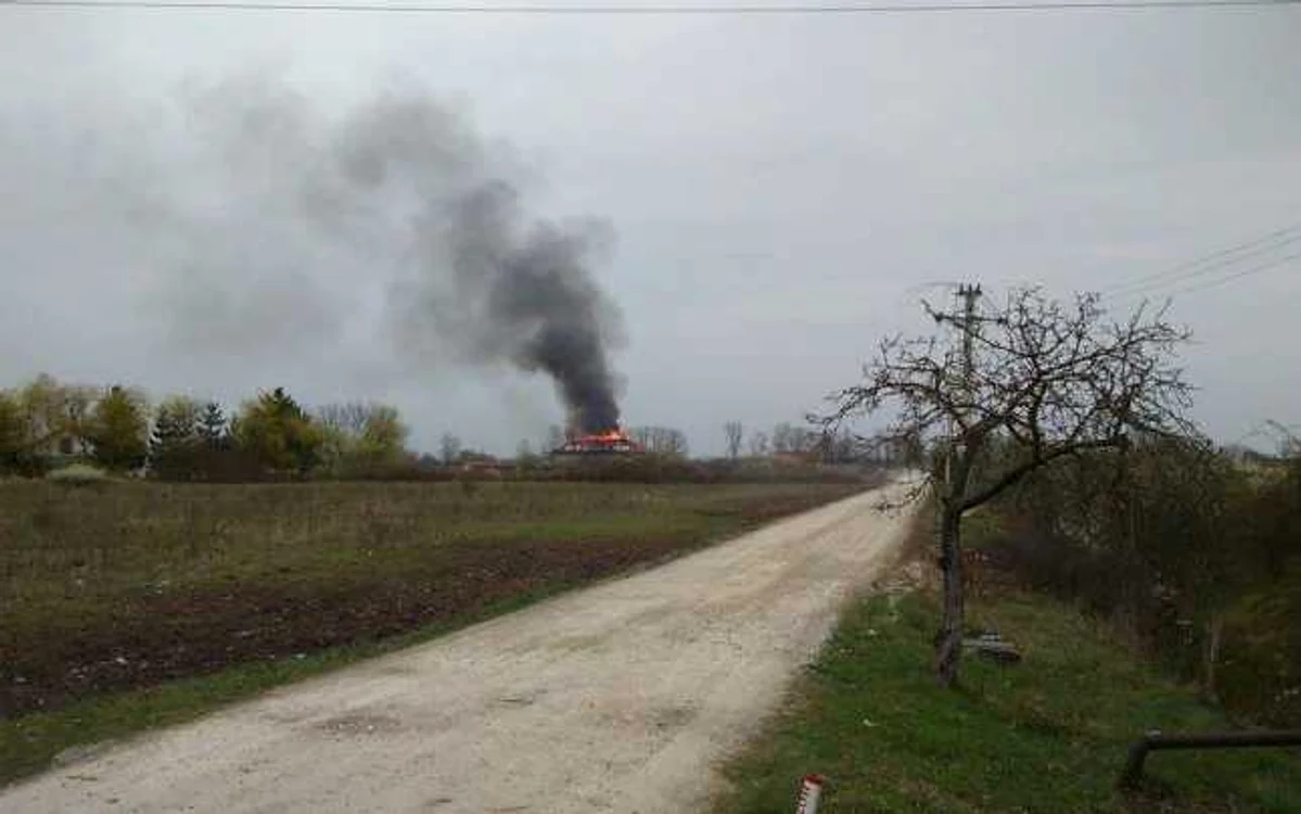 Zece oameni, evacuaţi Foto Bogdan Iancu