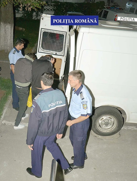 Trei spărgători au fost arestaţi