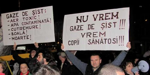 Protest la Constanţa anti exploatare „Salvaţi Roşia Montana“