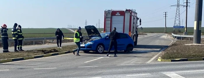 Două autoturisme s-au lovit pe centura ocolitoare a municipiului Caracal FOTO: martor