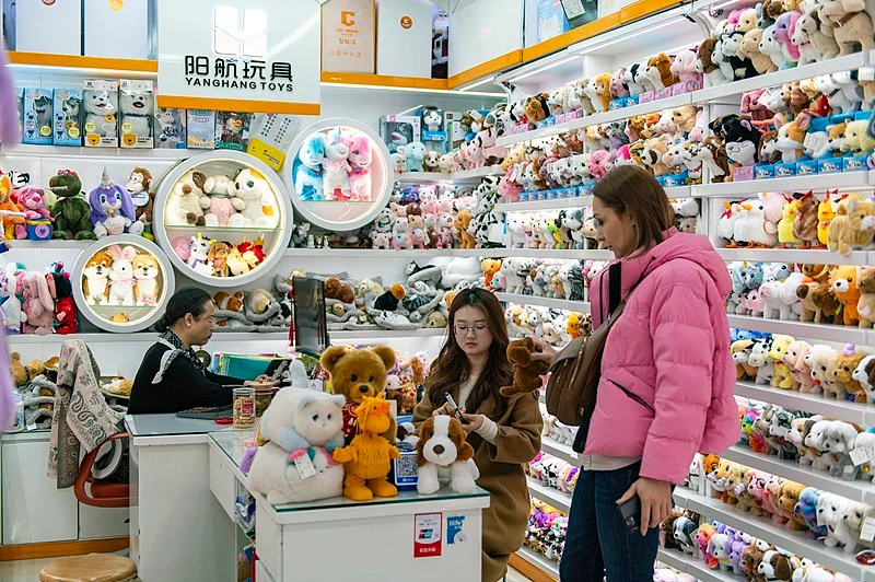 Criza mondială nu sperie China: la Beijing se știe că miza pe „micile plăceri” este mai profitabilă decât Tesla și Inteligență Artificială