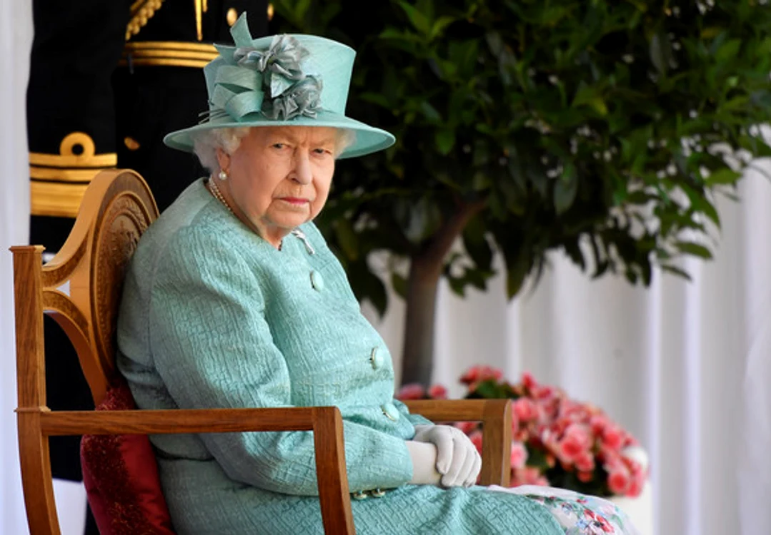 
    Regina Elisabeta a II-a, 93 de ani, nu se desparte niciodată de trusa ei cu leacuri naturisteSursă foto: EPA   