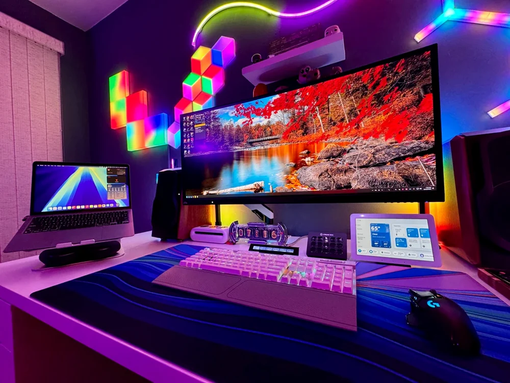 Periferice RGB pentru o cameră de gamer adevărat Foto Mount It