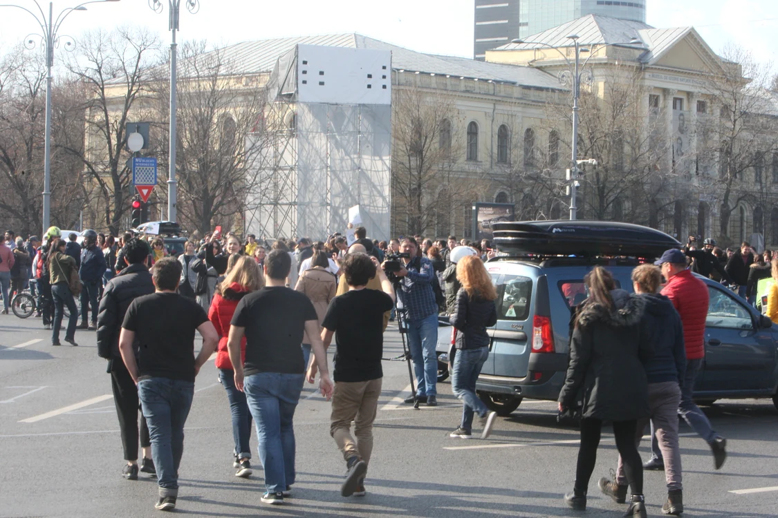Așa arăta Piața Victoriei pe 15 martie, la ora 15.15