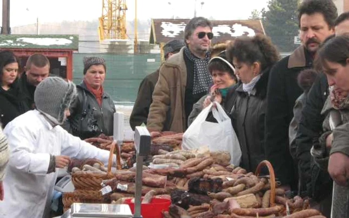 Cumpărăturile pe ultima sută de metri i-a costat zeci sau sute de lei pe suceveni
