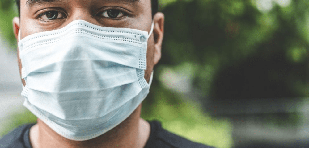 A plecat la furat cu masca medicală pe față.  A dat trei lovituri într-o singură zi