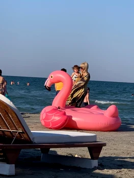 2 elena udrea la mare cu fiica 3 jpg jpeg